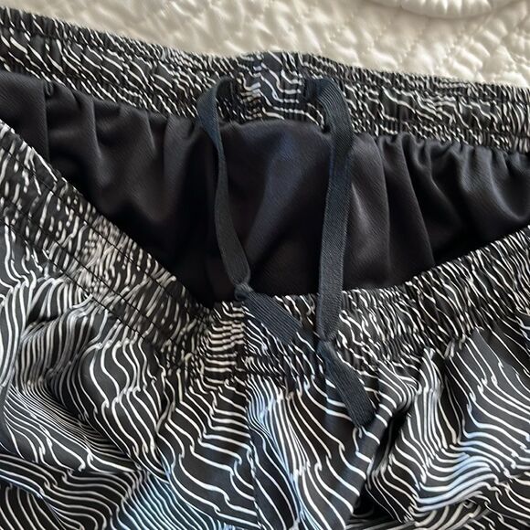 Nike Running Shorts Size M Gently Uses Black/pink - Picture 3 of 6